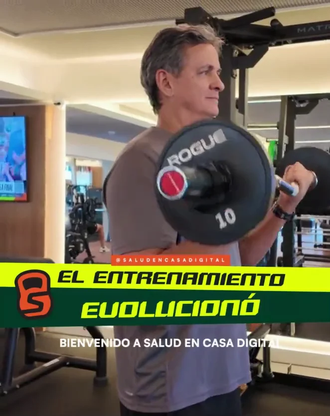 Manuel Chirinos entrenando con barra en el gimnasio